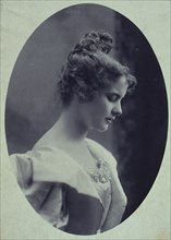Young woman, facing right, head-and-shoulders profile portrait, c1900.