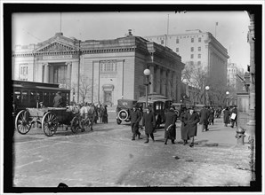 Riggs National Bank, G Street, Washington, D.C., between 1913 and 1918.