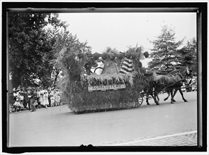 Agriculture Department, 4th of July Parade, Float, between 1913 and 1917. USA.