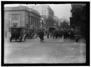 Street scene, corner of G Street, Washington, D.C., between 1913 and 1918.