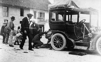 Examination of luggage on automobile, by Customs(?), France, 1905.