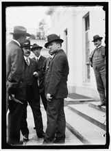 Joseph Tumulty and group at White House, Washington, D.C., between 1913 and 1917.
