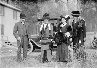 Edgewood Hunt - George H. Chase; Mrs. Chase; Mrs. Tuckerman; Mrs. R.H. Chapman, 1912.