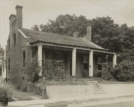 Small house, 609 Jefferson Street, Natchez, Adams County, Mississippi, 1938.