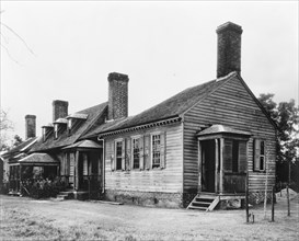 Wales house, Petersburg vicinity, Dinwiddie Co., Virginia, between 1933 and 1940. Creator: Frances Benjamin Johnston.