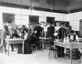 Class in capillary physics at Hampton Institute, Hampton, Virginia, 1899 and 1900.