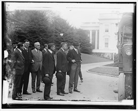 Group outside White House: includes Woodrow Wilson (right), and Newton Baker (2nd from right).