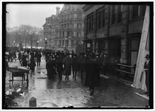 Street Scene near 17th Street And State, War & Navy Building, Washington, DC, between 1913 and 1918.