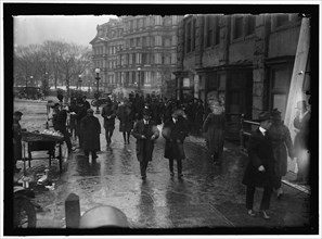 Street scene near 17th Street and State, War & Navy building, Washington, DC, between 1913 and 1918.
