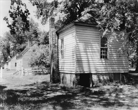 Residence, cabin, on James River, Tuckahoe Plantation, Goochland County, Virginia, between c1905 and c1933.