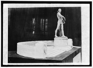 Unidentified statue, between 1910 and 1917. Creator: Harris & Ewing.