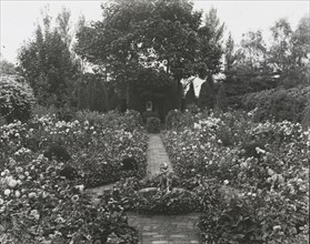 Gardenside, Frederick Augustus Snow house, Ox Pasture Road, Southampton, New York, c1914. Creator: Frances Benjamin Johnston.