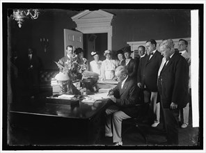 Woodrow Wilson signing Child Labor Bill, 1916.  Creator: Harris & Ewing.