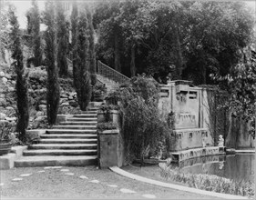 Il Paradiso, Mrs. Dudley Peter Allen house, 1188 Hillcrest Avenue, Oak Knoll, Pasadena, CA, 1917. Creator: Frances Benjamin Johnston.