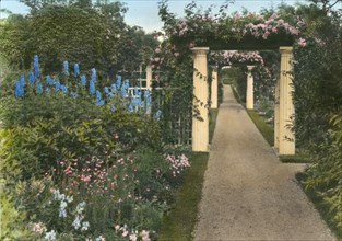 Hammersmith Farm, Hugh Dudley Auchincloss house, Harrison Avenue, Newport, Rhode Island, 1917. Creator: Frances Benjamin Johnston.
