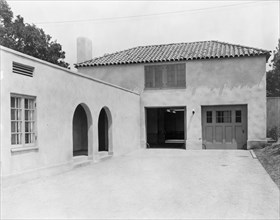 Mi Suen~o, Herbert Coppell house, 1245 South Grand Avenue, Pasadena, California, 1917. Creator: Frances Benjamin Johnston.