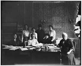 Woman's Committee Council of National Defense, between 1910 and 1920. Creator: Harris & Ewing.