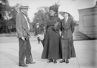 Democratic National Convention - Sen. Tillman of S.C.; Mrs. Tillman; Miss Tillman, 1912. Creator: Harris & Ewing.