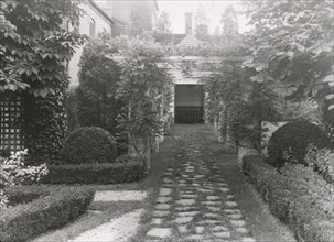 William Albert Smoot, Jr., house, 220 North Washington Street, Alexandria, Virginia, 1920. Creator: Frances Benjamin Johnston.