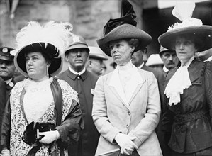 Democratic National Convention - Mrs. Norman E. Mack; Mrs. William H. Taft; Mrs. Hugh Wallace, 1912. Creator: Harris & Ewing.