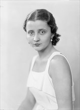 Chita Arguello, Portrait, 1933. Woman with lipstick.