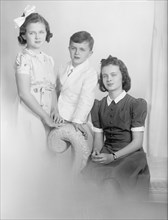 Vincent P. Aherns, Portrait, 1933. Boy with sisters.