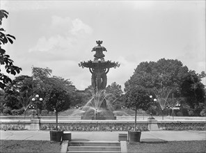 Botanical Gardens - Bartholdi Fountain, 1917 or 1918.