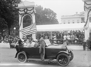Confederate Reunion - Parade; Reviewing Stand, 1917. Creator: Harris & Ewing.