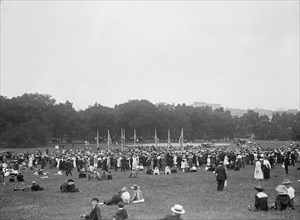 Confederate Reunion - Registration Day. Crowds At Monument Grounds, 1917. Washington, D.C.