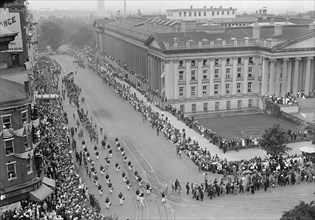 Confederate Reunion - Parade, 1917. Military parade and Civil War veterans, Washington D.C.