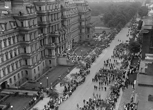Confederate Reunion - Parade, 1917. Military parade and Civil War veterans, Washington D.C.