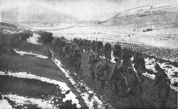 'Le repli des troupes Francaises vers Salonique; un detachement d'arriere-garde..., 1916. Creator: Unknown.