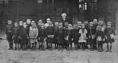 'Les enfants d'une des ecoles primaires de Reims, avec leurs masques contre les gaz..., 1916. Creator: Unknown.