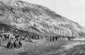 ''Sur la Cote Albanaise, a Saint-Jean-De-Medua; troupes serbes sur la plage.', 1916. Creator: Samson Tchernoff.