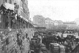 'Une base Allemande en Adriatique: L'occupation de Corfou; les Corfiotes assistant..., 1916. Creator: Dr. Coupe.