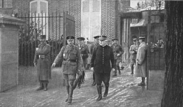 'Le Nouveau Commandant en Chef des Armees Britanniques en France; Visite de Sir Douglas..., 1916. Creator: Unknown.