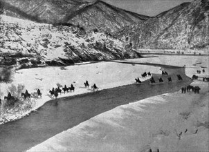 'Sur les deux routes de la retraite Serbe; A travers l'Albanie : passage a gue du Drin..., 1916. Creator: R. Marianovitch.