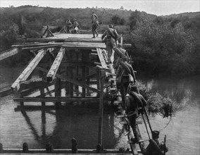 'Avec l'armee Serbe sur le Front Nord; Un pont sur la Koloubara qui fut pris et repris..., 1916. Creator: Vladimir Betzitch.