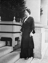 Confederate Monument - Arlington National Cemetery. Mrs. Daisy McLaurin Stevens, President..., 1914. Creator: Harris & Ewing.