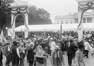 Confederate Reunion - President And Mrs. Wilson; Marshall, Etc. Reviewing Parade From Stand..., 1917 Creator: Harris & Ewing.