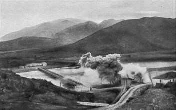 ''Destruction du pont de Demir-Hissar sur la Strouma; L'explosion.'. Creator: Unknown.