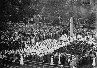 Memorial Service, Cathedral of Sts. Peter And Paul, Washington National Cathedral, 1913.  Creator: Harris & Ewing.