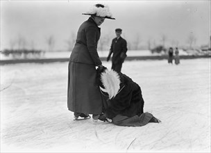Countess De Chambrun Skating, 1913.  Creator: Harris & Ewing.