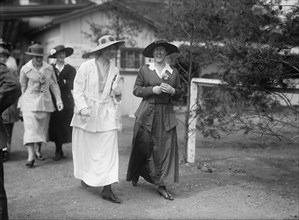 Horse Shows - Harris And Ewing Staff; Imogene James And Mildred Bartholow, 1915.