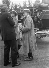 Horse Shows - Judge William H. Moore; Mrs. C.A. Munn; Miss Harriman, 1917.