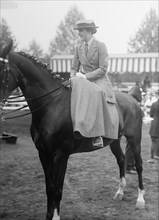 Horse Shows - Mrs. C.A. Munn, 1916.