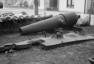 Navy Yard, U.S., Washington - Morlars, Cannon, Targets On Lawn, 1917.