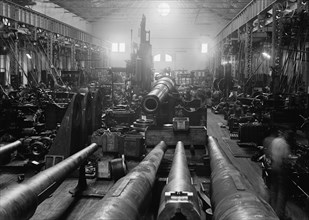 Navy Yard, U.S., Washington - Sight Shop, Big Gun Section, 1917.