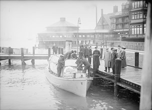 Navy, U.S. Pier at Old Pt. Comfort, 1914.