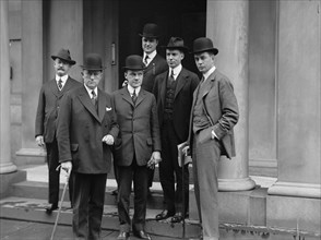 Red Cross, American - Emergency Fin. Com.: Frank B. Hayne; H.P. Davison, Chairman; Cornelius...,1917 Creator: Harris & Ewing.